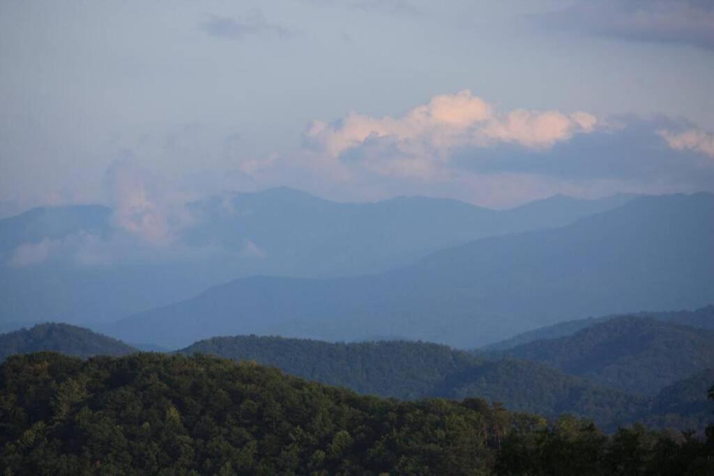 View! Private! Hot Tub,Pool Table,Fireplace,Relax! Sevierville Eksteriør billede