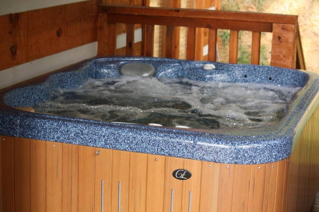 View! Private! Hot Tub,Pool Table,Fireplace,Relax! Sevierville Eksteriør billede