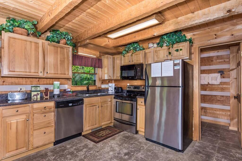 View! Private! Hot Tub,Pool Table,Fireplace,Relax! Sevierville Eksteriør billede